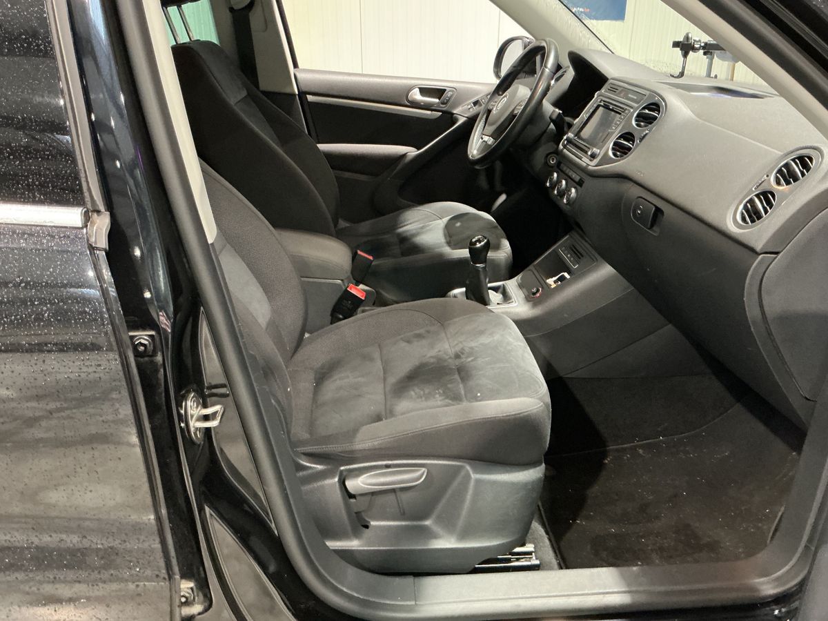 Volkswagen Tiguan 2015 — photo 18