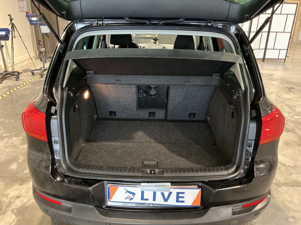 Volkswagen Tiguan 2015 — photo 17