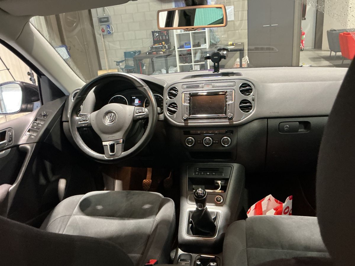 Volkswagen Tiguan 2015 — photo 19