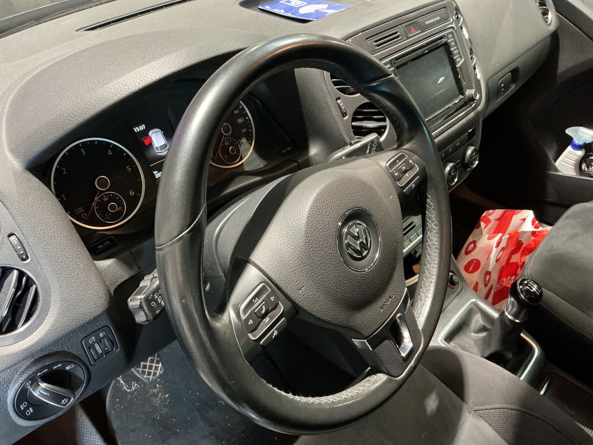 Volkswagen Tiguan 2015 — photo 38