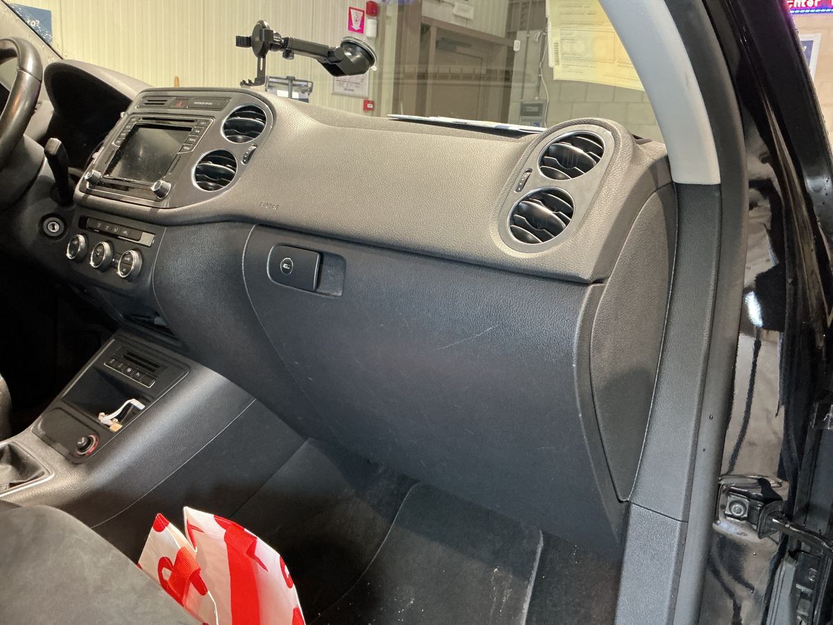 Volkswagen Tiguan 2015 — photo 29