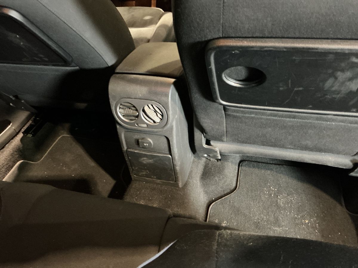 Volkswagen Tiguan 2015 — photo 33