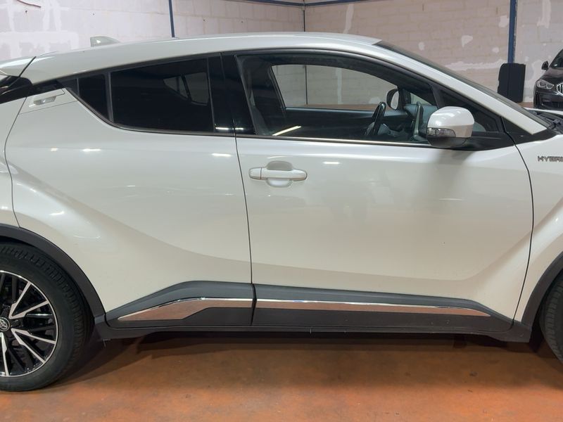 Toyota C-HR 1.8 Hybrid Distinctive — zdjęcie 7