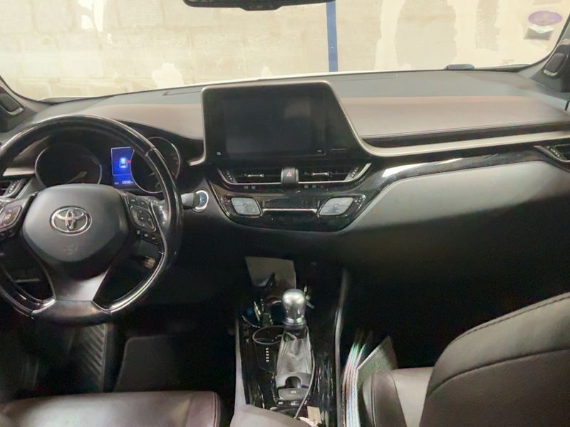 Toyota C-HR 1.8 Hybrid Distinctive — zdjęcie 12