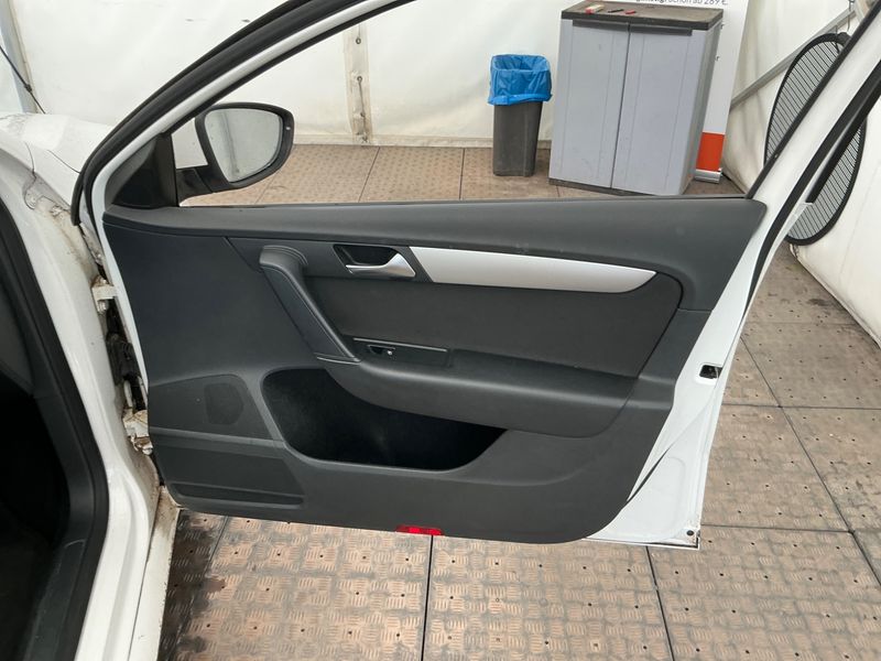 Volkswagen Passat 2.0 TDI Trendline BlueMotion Tech 2013 – снимка 24