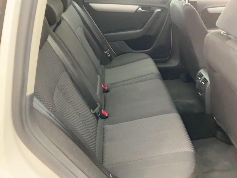 Volkswagen Passat 2.0 TDI Trendline BlueMotion Tech 2013 – снимка 20
