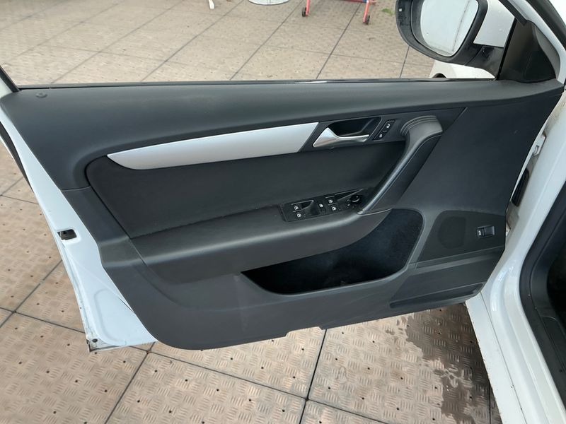 Volkswagen Passat 2.0 TDI Trendline BlueMotion Tech 2013 – снимка 23