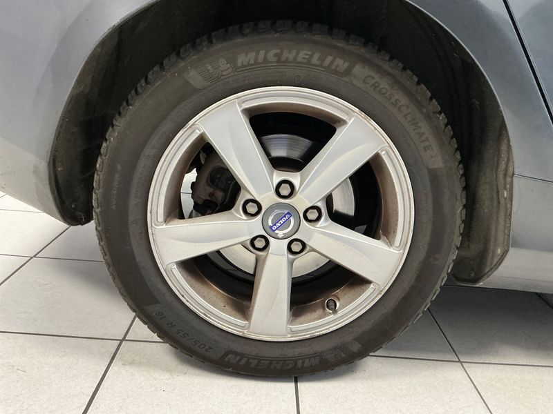Volvo V40 1.6 D2 Momentum 2014 – снимка 9