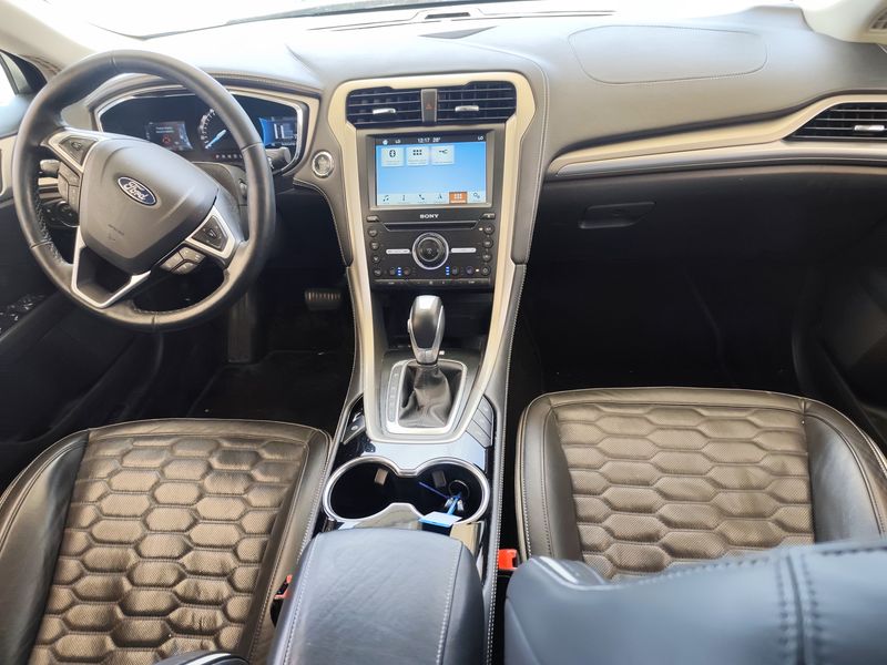 Ford Mondeo 2.0 Hybrid Vignale — zdjęcie 11