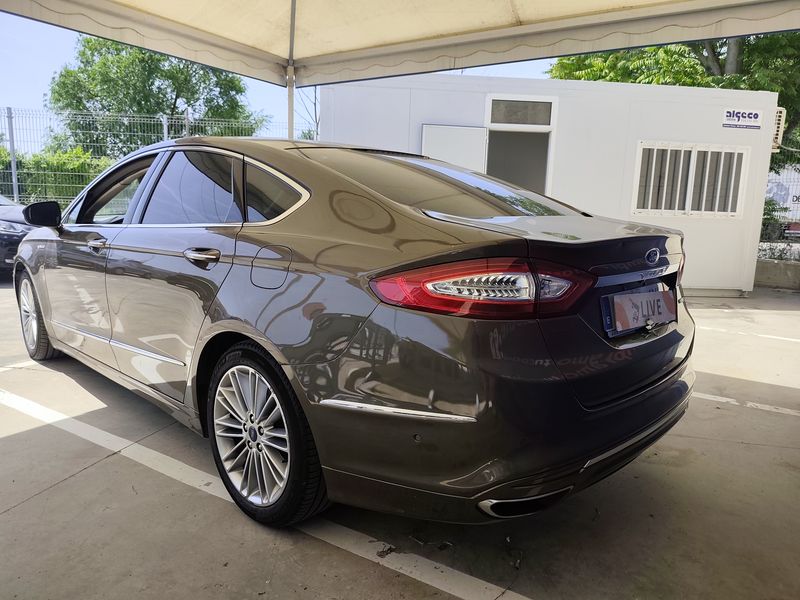 Ford Mondeo 2.0 Hybrid Vignale — zdjęcie 3