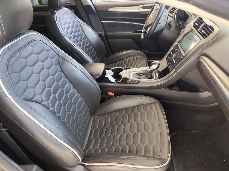 Ford Mondeo 2.0 Hybrid Vignale — zdjęcie 10