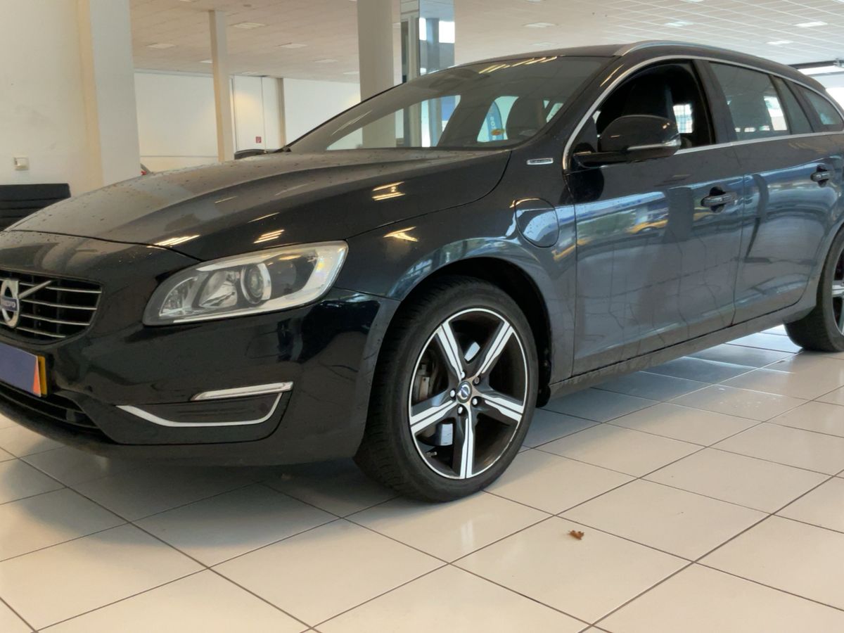 Volvo V60 2.4 D6 Plug-in Hybrid Summum AWD