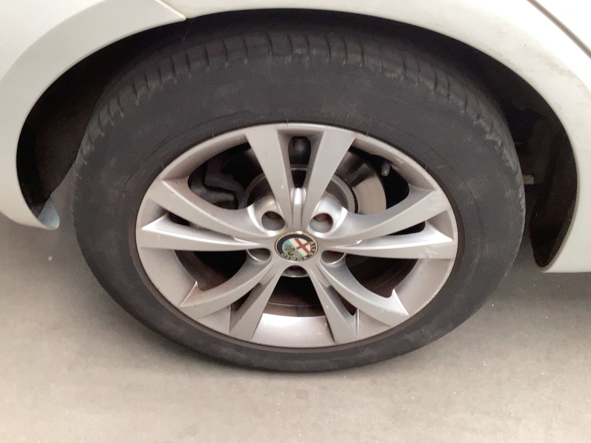 Alfa Romeo 2010 — photo 10