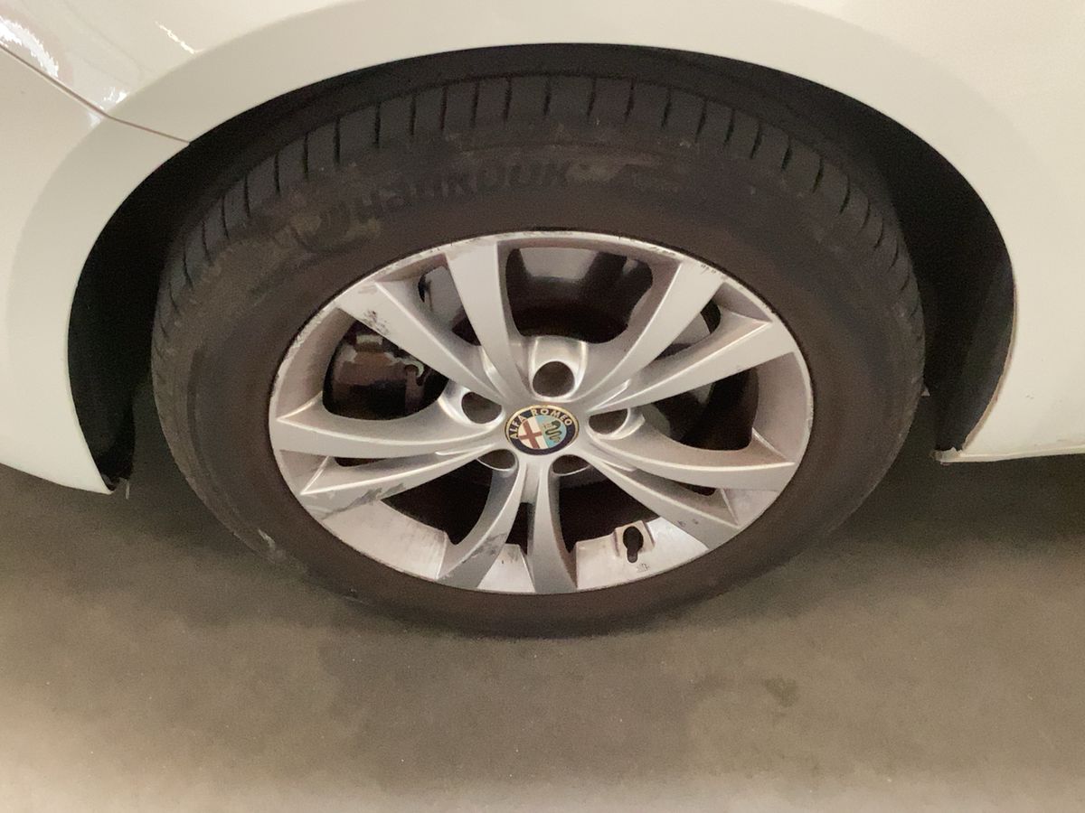 Alfa Romeo 2010 — photo 4