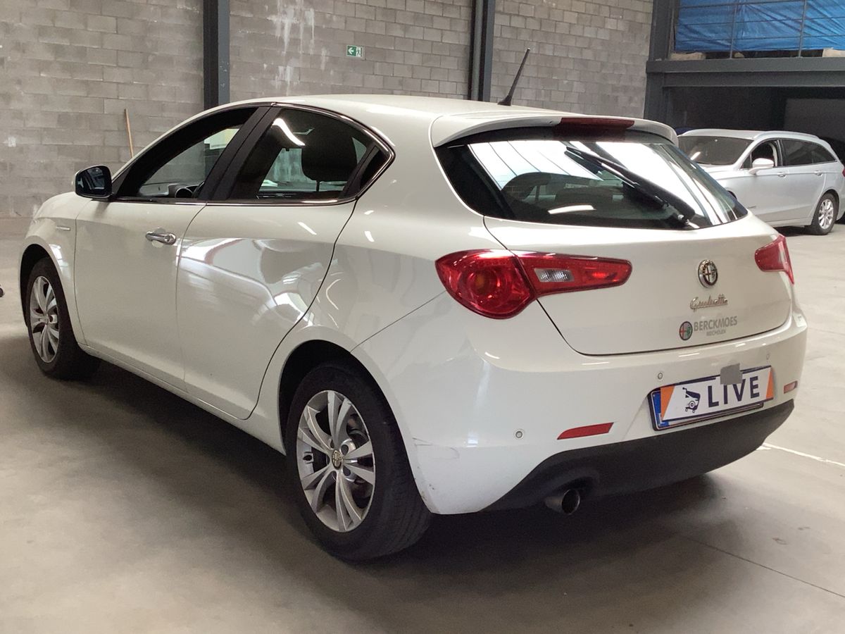 Alfa Romeo 2010 — photo 7