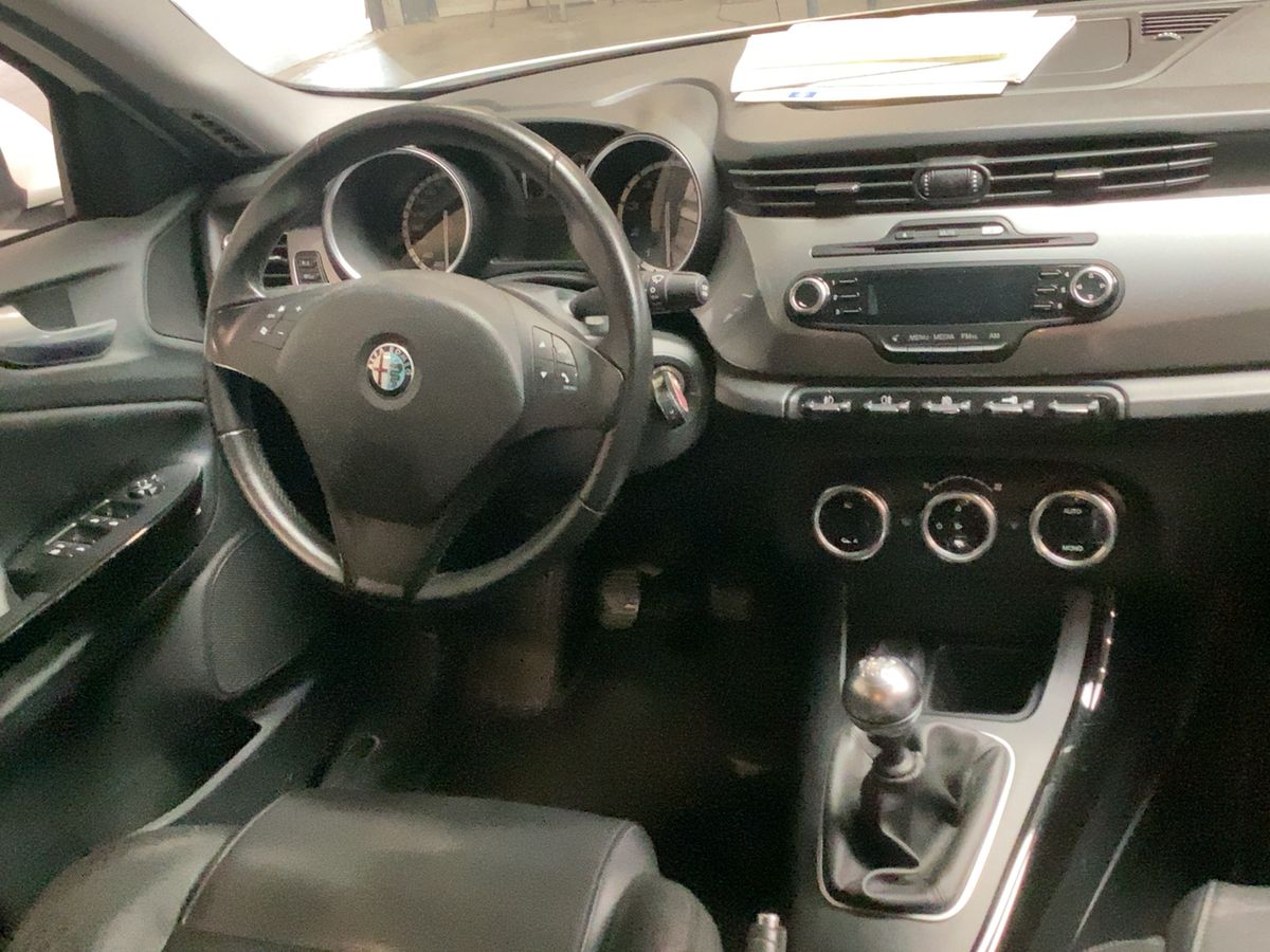Alfa Romeo 2010 — photo 18