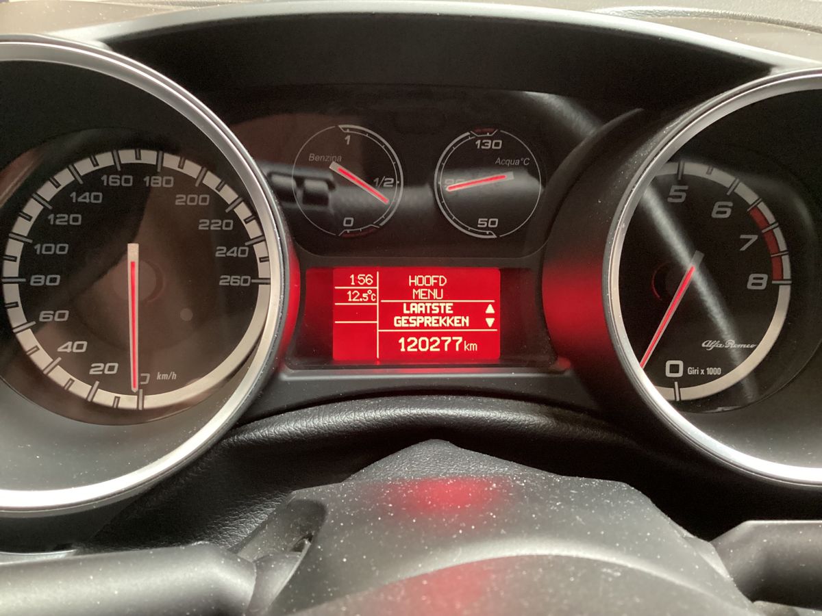 Alfa Romeo 2010 — photo 19