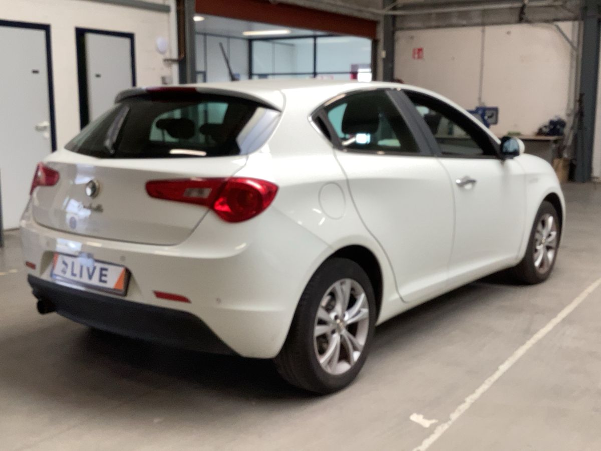 Alfa Romeo 2010 — photo 9