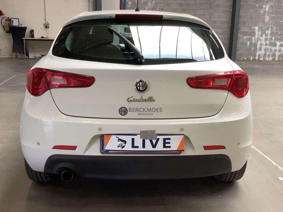 Alfa Romeo 2010 — photo 8