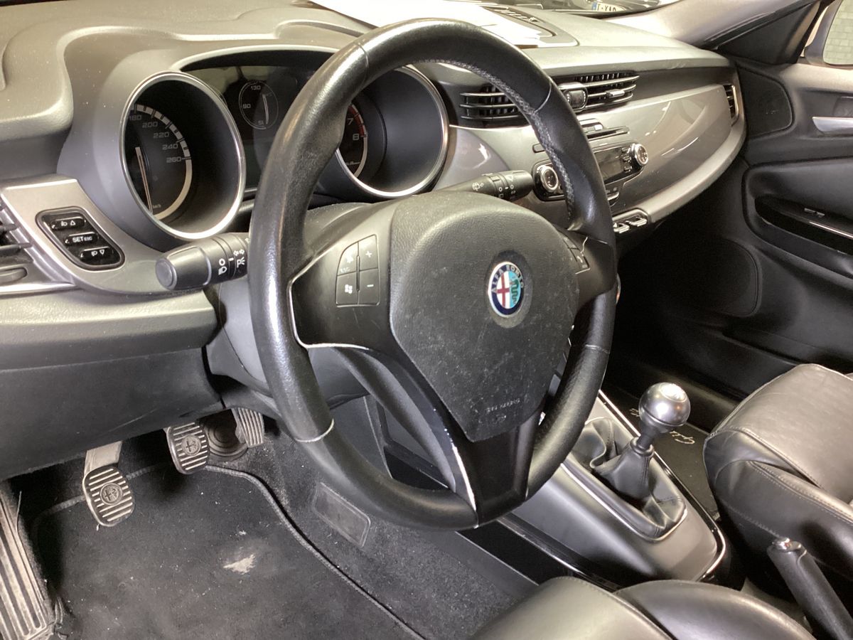 Alfa Romeo 2010 — photo 28