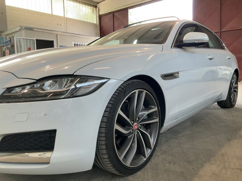 Jaguar XF 30d Prestige — zdjęcie 2