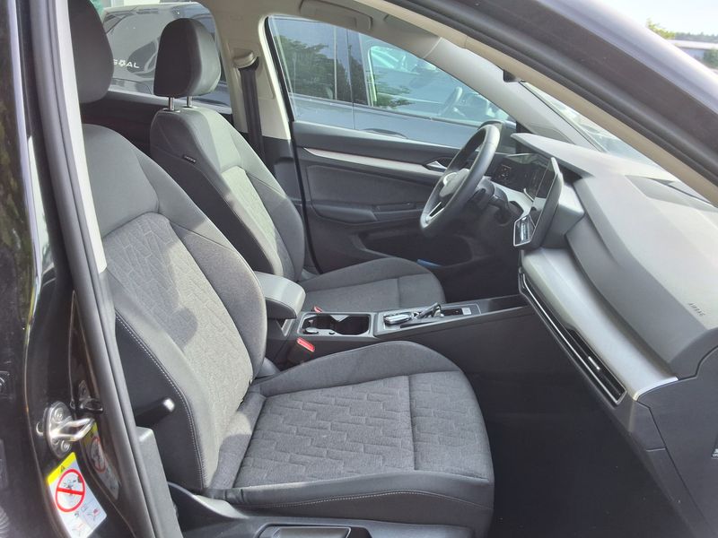 Volkswagen Golf VIII 1.5 eTSI Life — zdjęcie 10