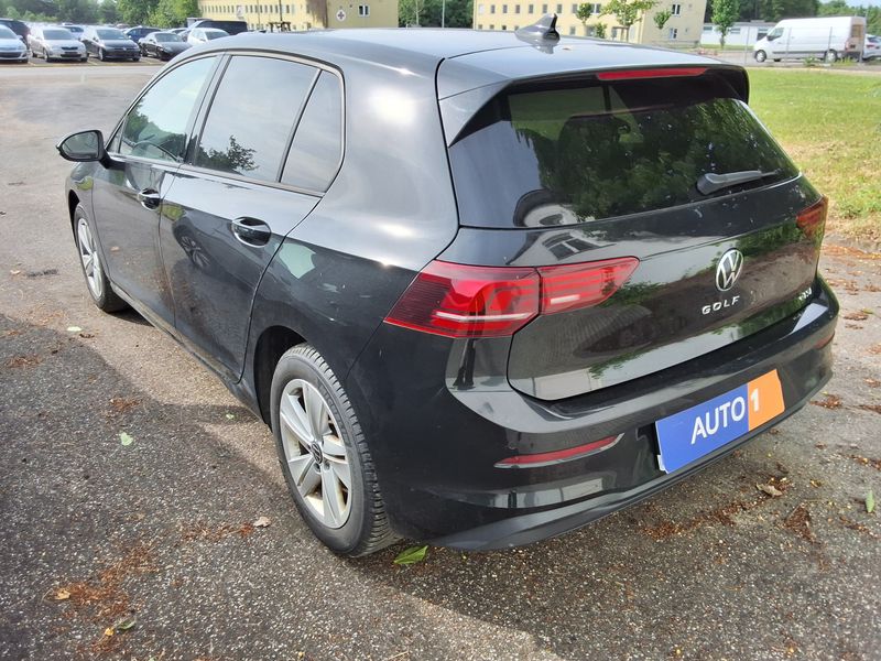 Volkswagen Golf VIII 1.5 eTSI Life — zdjęcie 3