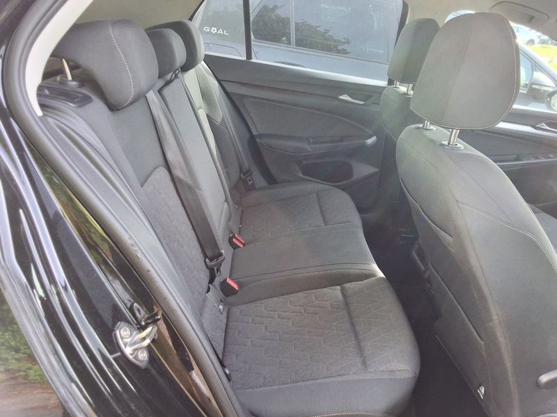 Volkswagen Golf VIII 1.5 eTSI Life — zdjęcie 13