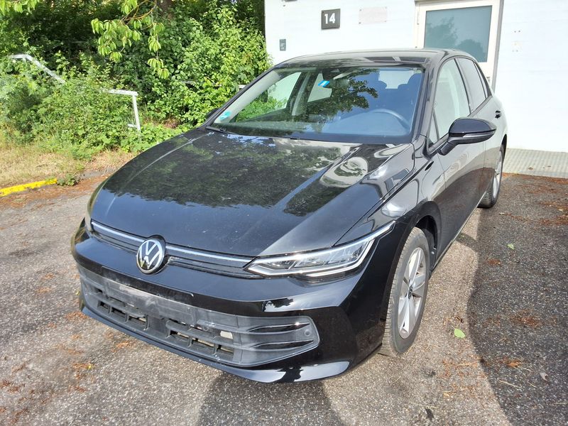 Volkswagen Golf VIII 1.5 eTSI Life — zdjęcie 1