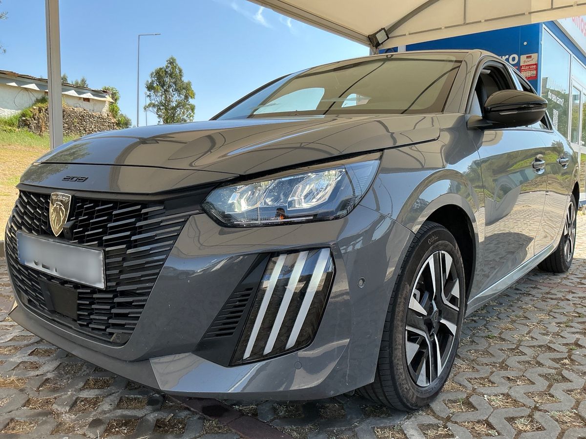 Peugeot 208 2025 — photo 1