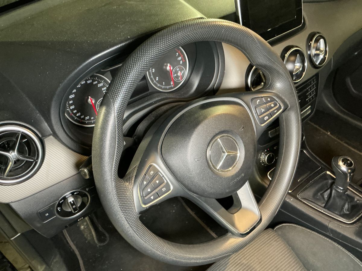 Mercedes-Benz B-Klasse 2018 — photo 33