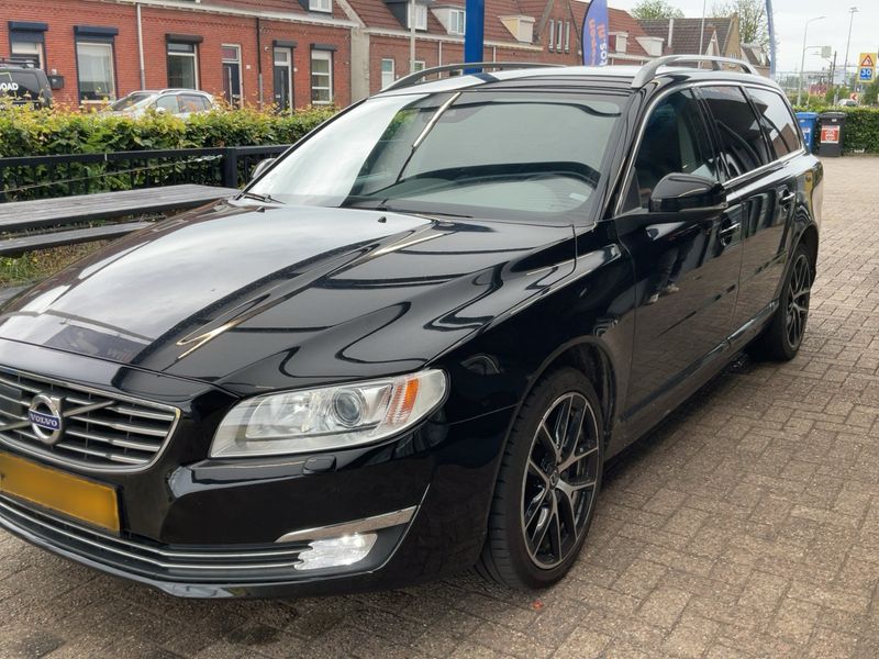 Volvo V70 2.0 D4 Summum — zdjęcie 1