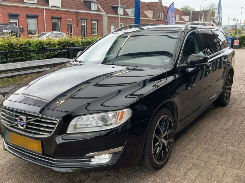 Volvo V70 2.0 D4 Summum — zdjęcie 2