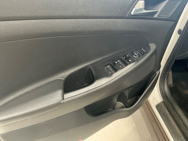 Hyundai Tucson 1.7 CRDi Business 2WD 2017 – снимка 27