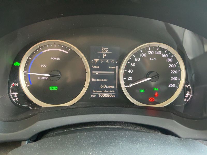 Lexus IS-Serie IS 300h F SPORT — zdjęcie 13