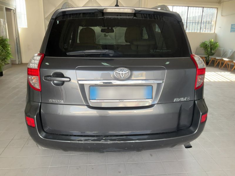 Toyota RAV 4 2.2 D-4D Crossover Luxury 2010 – снимка 7
