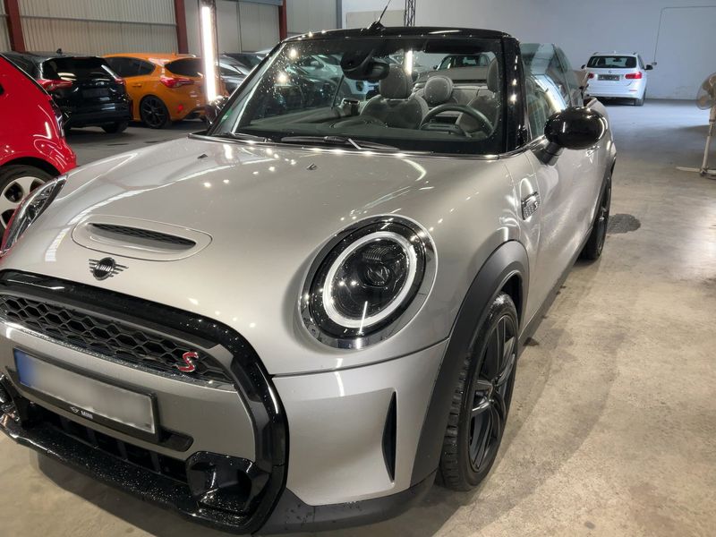 2023 MINI Cabrio