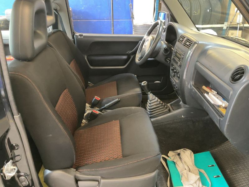 Suzuki Jimny 1.3 Black and White — zdjęcie 11