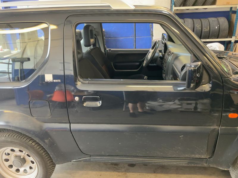 Suzuki Jimny 1.3 Black and White — zdjęcie 7