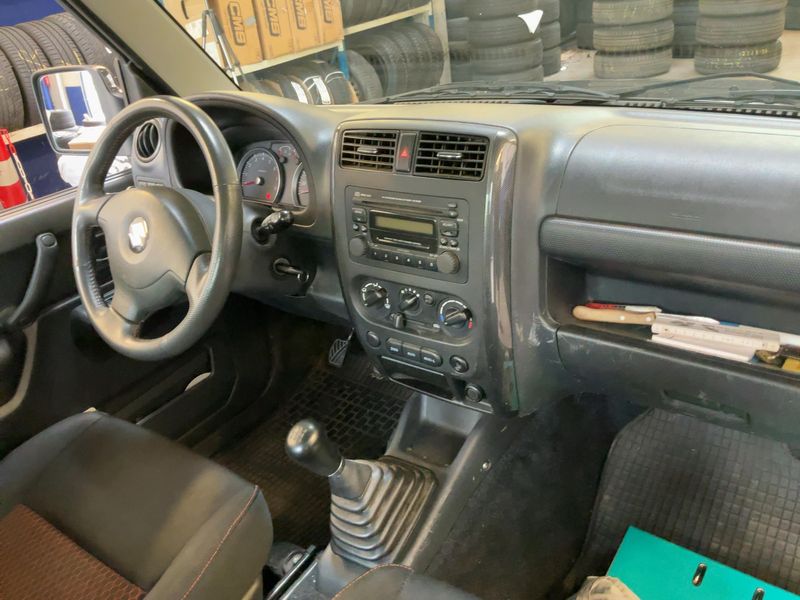 Suzuki Jimny 1.3 Black and White — zdjęcie 12