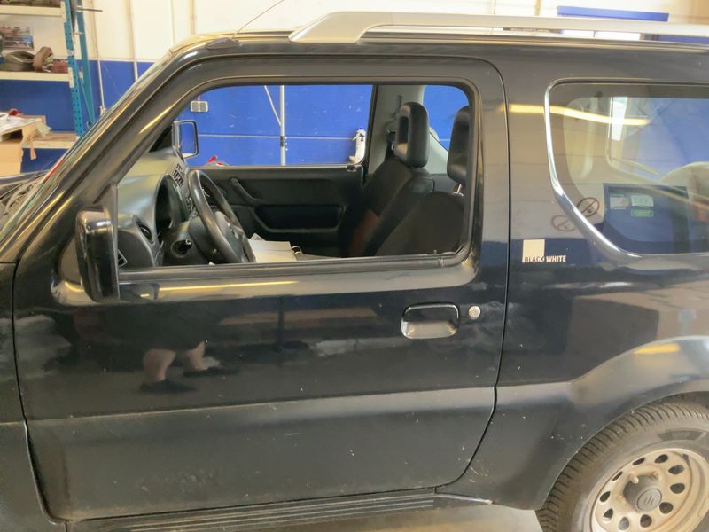 Suzuki Jimny 1.3 Black and White — zdjęcie 4