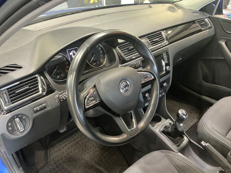 Skoda Rapid Spaceback 1.6 TDI Style 2015 – снимка 22
