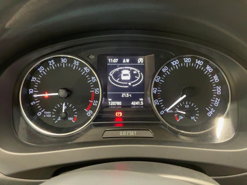Skoda Rapid Spaceback 1.6 TDI Style — zdjęcie 13