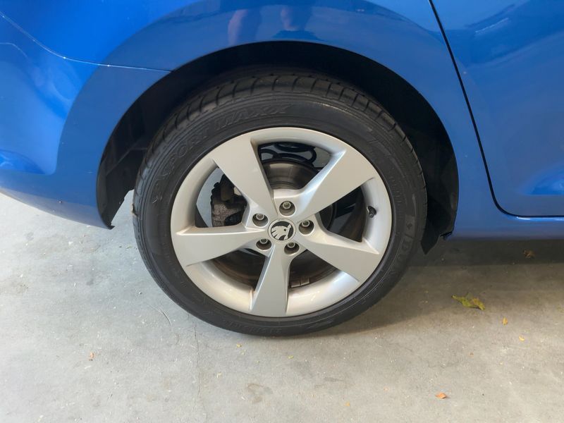 Skoda Rapid Spaceback 1.6 TDI Style 2015 – снимка 9