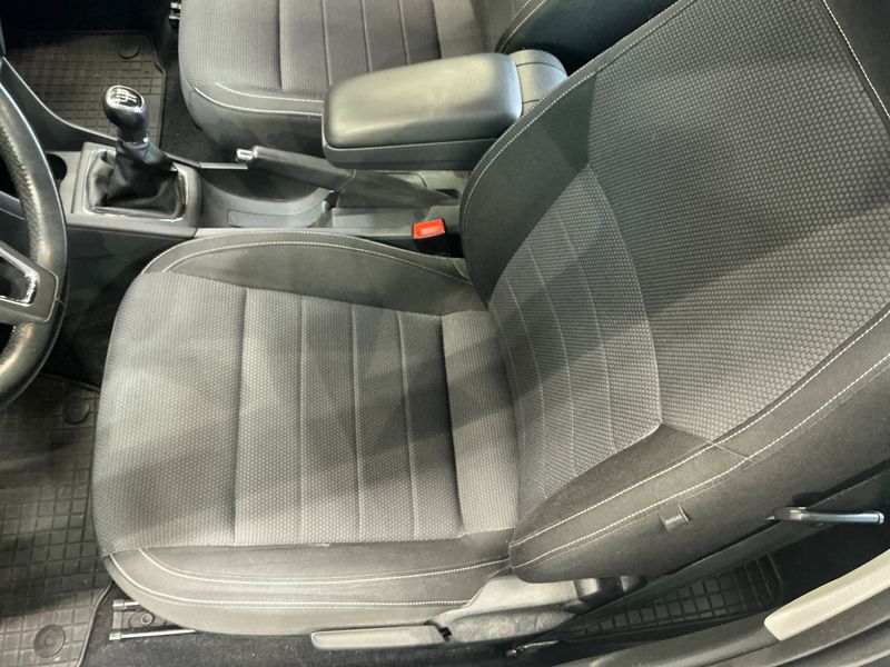 Skoda Rapid Spaceback 1.6 TDI Style 2015 – снимка 24