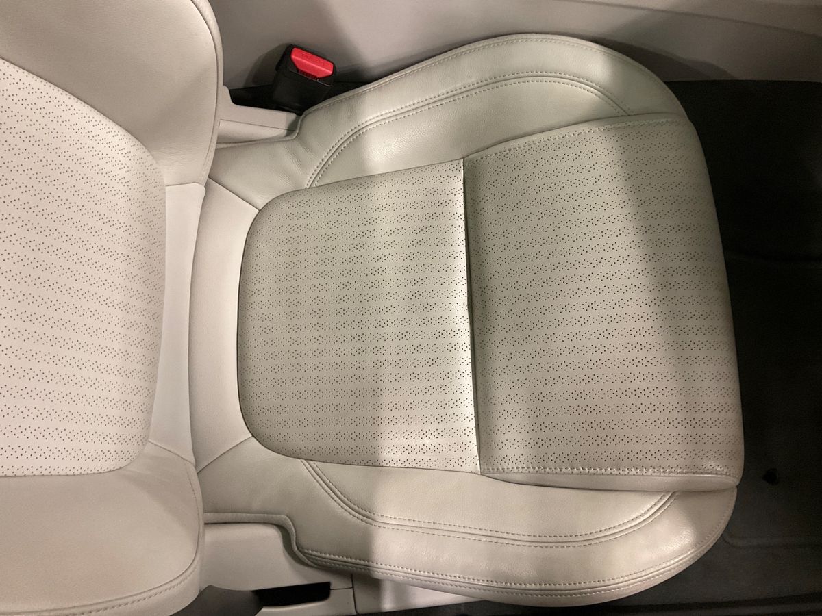 Jaguar XF 2016 — photo 37