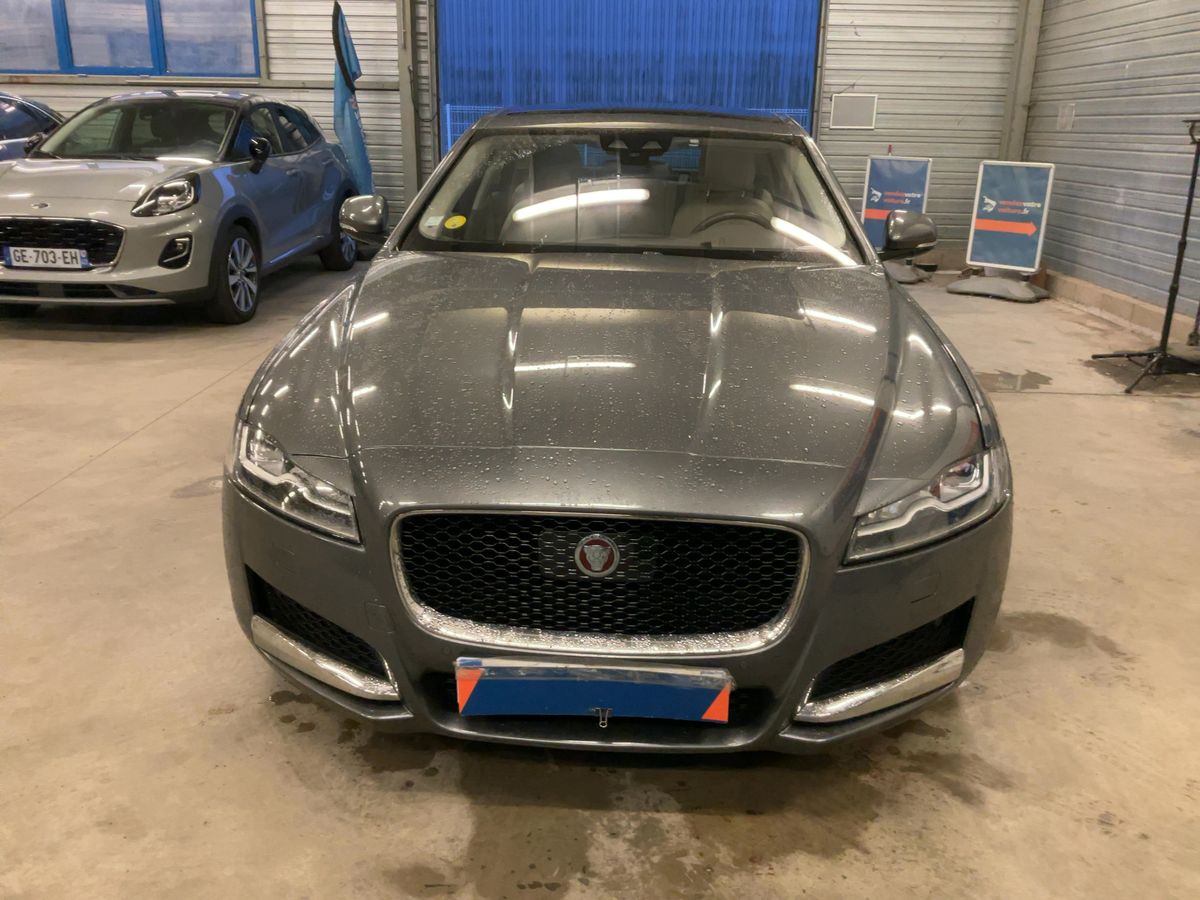 Jaguar XF 2016 — photo 15
