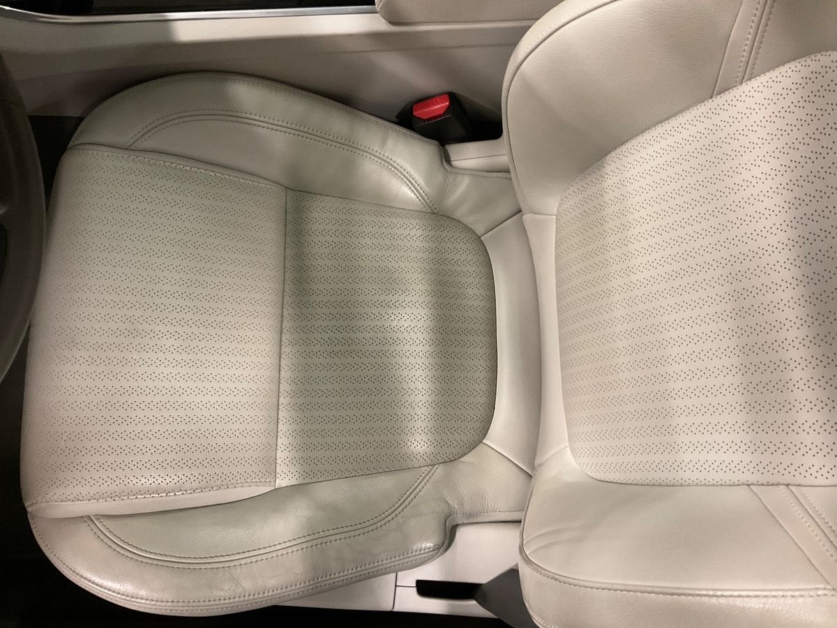 Jaguar XF 2016 — photo 36