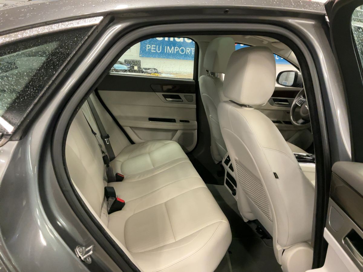 Jaguar XF 2016 — photo 20