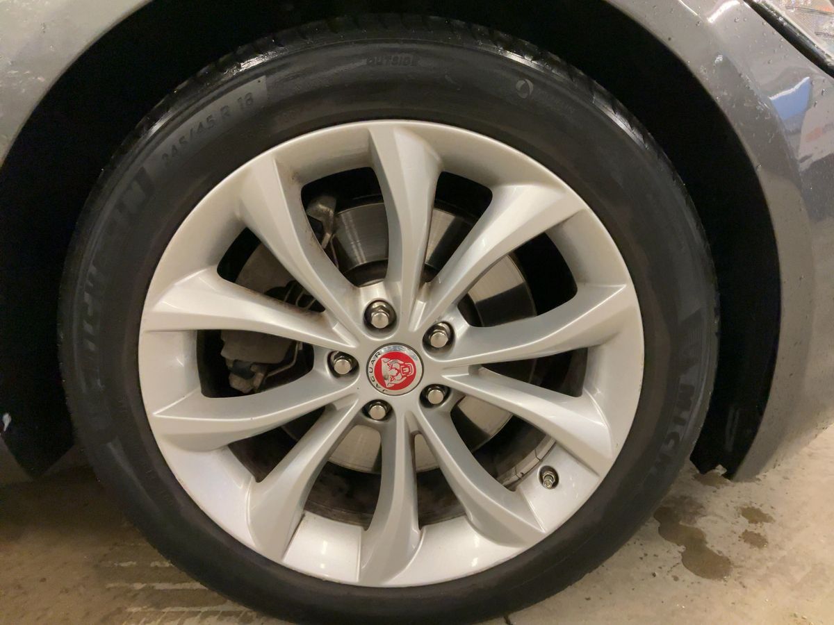 Jaguar XF 2016 — photo 12